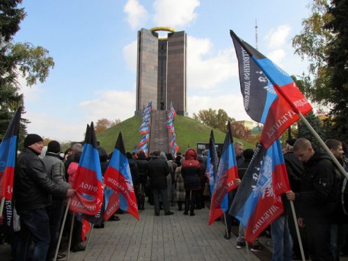 Донбасс чтит историю, а Украина – извращает