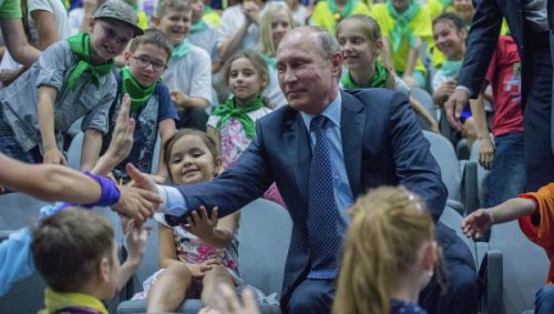 Путин создал "Российское движение школьников"