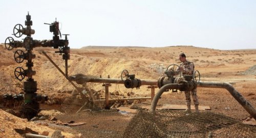 Экс-сотрудник ЦРУ: Боевики "Исламского государства" провели тайный нефтепровод через Курдистан и Турцию 