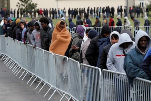 «Выдвинулись около 300 тысяч беженцев»