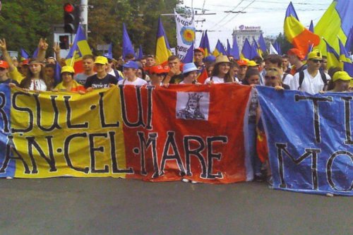 В Кишиневе около 300 человек требовали объединения Молдавии и Румынии