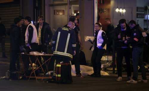 Не менее 40 человек погибли в результате стрельбы и взрывов в Париже 
