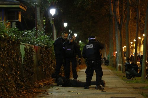 Более 150 человек погибли в результате серии терактов в Париже