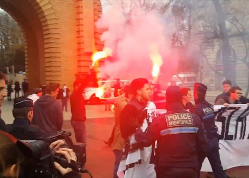 В Париже правые радикалы сорвали акцию в поддержку жертв терактов