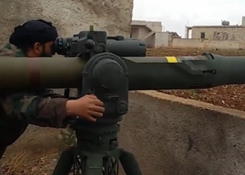 Курьезы войны: В Сирии встретились ракета и броневик из США
