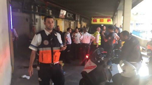 Неизвестный с ножом напал на офис RT в Тель-Авиве, есть погибшие