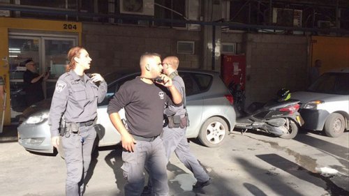 Неизвестный с ножом напал на офис RT в Тель-Авиве, есть погибшие
