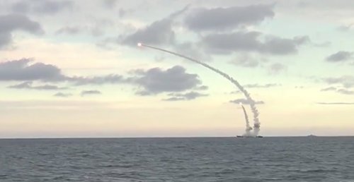 Минобороны опубликовало видео удара из Каспия 18 крылатыми ракетами по террористам в Сирии
