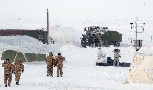Летит и глушит: Военных в Арктике оснащают беспилотными разведчиками