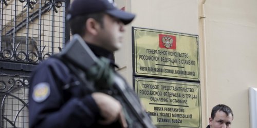 Полиция Турции окружила консульство России в Стамбуле