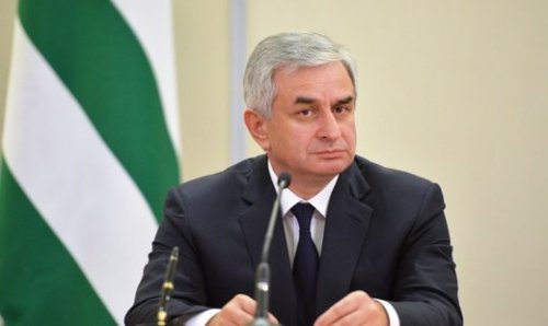 Президент Абхазии заявил о готовности увеличить поставки продуктов в РФ