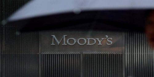 Moodys повысило прогноз по гособлигациям России