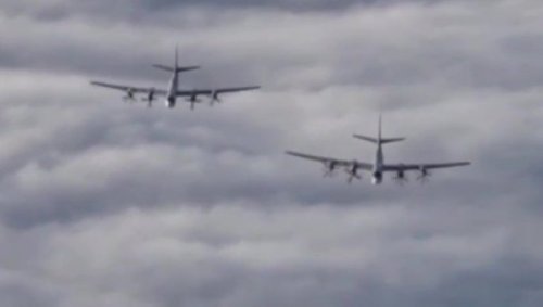 Бомбардировщики Ту-95 ВКС России облетели американский Гуам