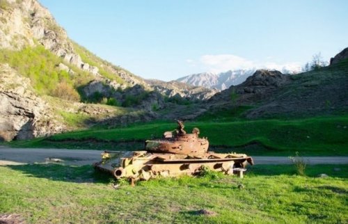 Азербайджан резко интенсифицировал обстрел карабахских позиций
