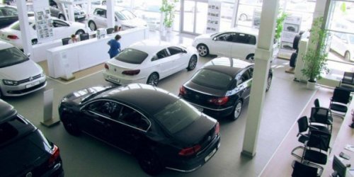 Продажа автомобилей в России упала до рекордного уровня