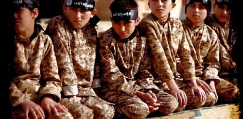 Исламские террористы прикрываются детьми и подростками