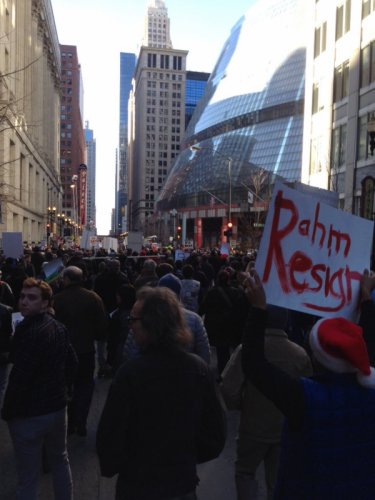 В Чикаго возобновились протесты из-за произвола полиции