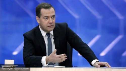 Медведев прибыл с официальным визитом в Китай на заседание ШОС