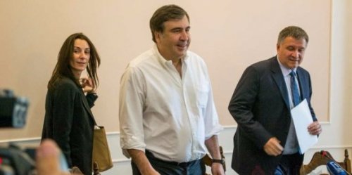 “Убирайся из моей страны”: Аваков кинул в Саакашвили стаканом во время обсуждения реформ на Украине