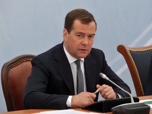 Медведев призвал партнеров по ШОС присоединиться к операциям в нацвалютах с РФ