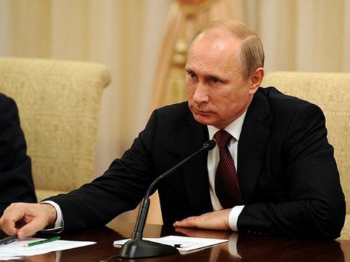 Путин подписал закон о повышении МРОТ и заморозил оклады чиновников