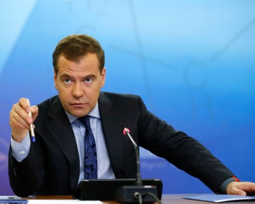 Медведев: Россия с 1 января вводит для Украины таможенные пошлины и продэмбарго