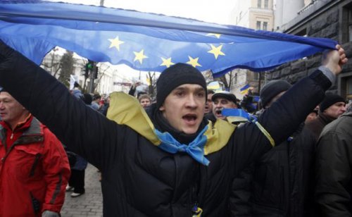 Киев вооружают безвизовым режимом