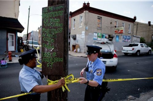 Полицейские в Чикаго случайно застрелили темнокожую многодетную мать