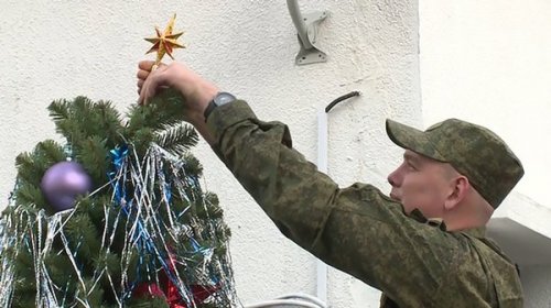 Военные РФ готовятся к Новому году и принимают поздравления в Сирии