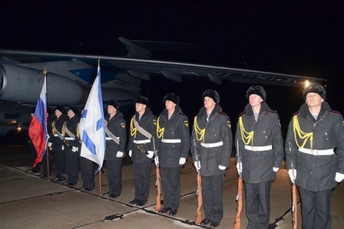 Морпехам, охранявшим авиабазу Хмеймим в Сирии, вручены госнаграды