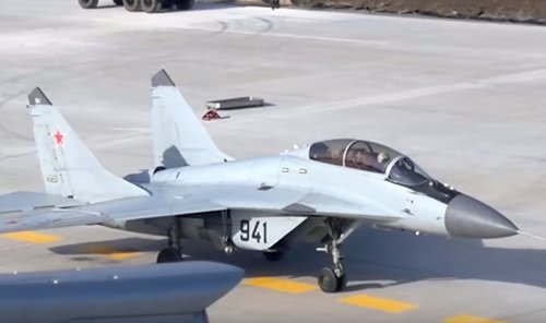 Взлет МиГ-29 с трамплина сняли на видео