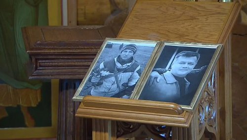 40 дней: в Москве прошла панихида по убитым в Сирии летчику Пешкову и морпеху Позыничу