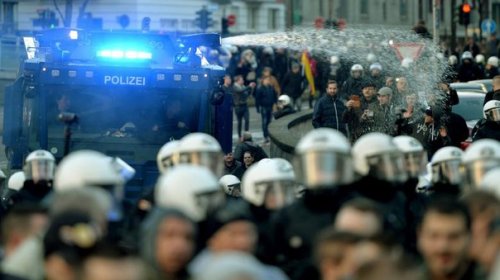 Полиция Кельна применила водяные пушки для разгона активистов Pegida 