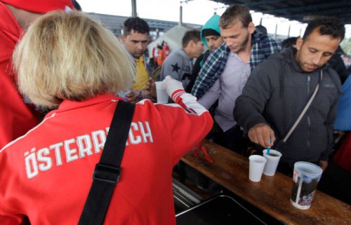 Австрия временно отменит правила Шенгена из-за беженцев