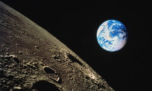 Роскосмос передвинул сроки пилотируемого полета на Луну на 2035 год