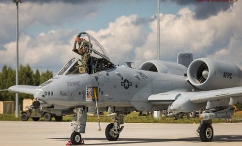 ВВС США пересмотрели планы по списанию штурмовика A-10 из-за "возрождающейся России" 