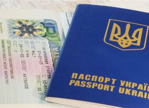 "Такой безнадеги даже в 1990-е не было": украинцы штурмуют визовые центры
