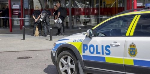 В Швеции мигранты разогнали отряд полиции