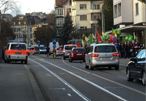 Полиция Цюриха применила слезоточивый газ и резиновые пули против курдских демонстрантов