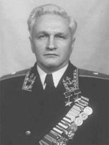 8 февраля 1909 года родился Дважды Герой Советского Союза Василий Иванович РАКОВ