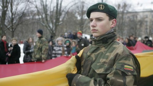 Литовские призывники пожаловались на отдельное меню для американских сослуживцев