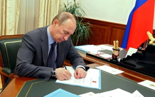 Путин уволил с военной службы десять генералов в ряде силовых ведомств