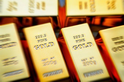 В валютных войнах побеждает золото
