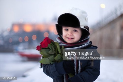 Выбирал мальчишка розу 