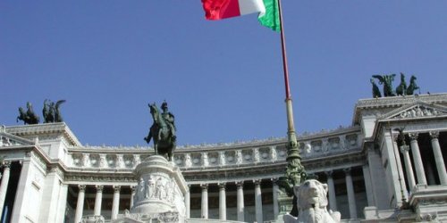 Сенат Италии поддержал закон об однополых гражданских союзах
