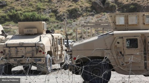 «Глупость или измена»: Пентагон не знает, кто подарил талибам оружие