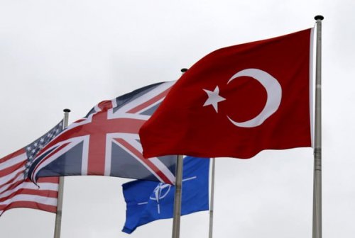 Турция пошла на конфликт с НАТО из-за беженцев