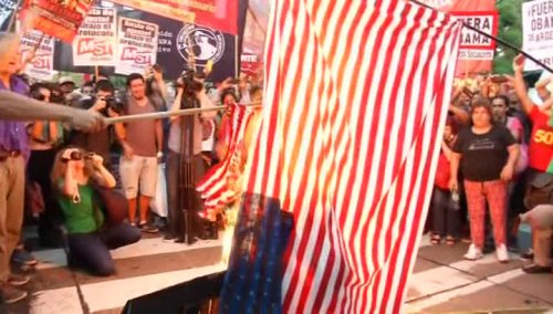 Жители Буэнос-Айреса жгли флаги США в знак протеста против визита Обамы