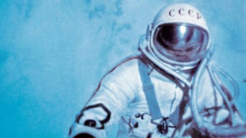 Запись о первом космонавте, вышедшем в открытый космос