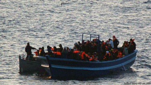 Пограничники Италии подобрали в море за сутки почти 1500 иммигрантов